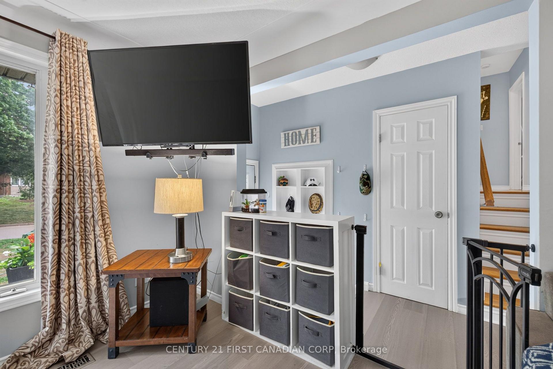 Photo 11 of 285 Panorama Crescent, London, South J — HOMEH