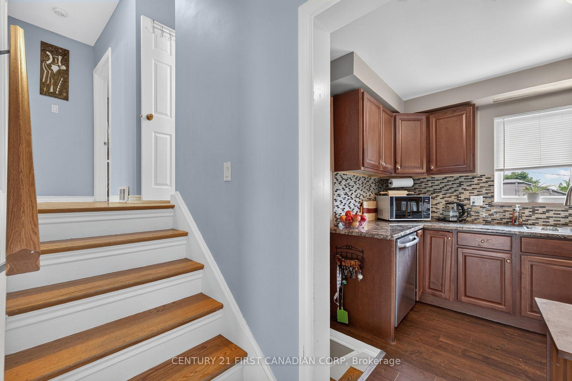 Photo 12 of 285 Panorama Crescent, London, South J — HOMEH