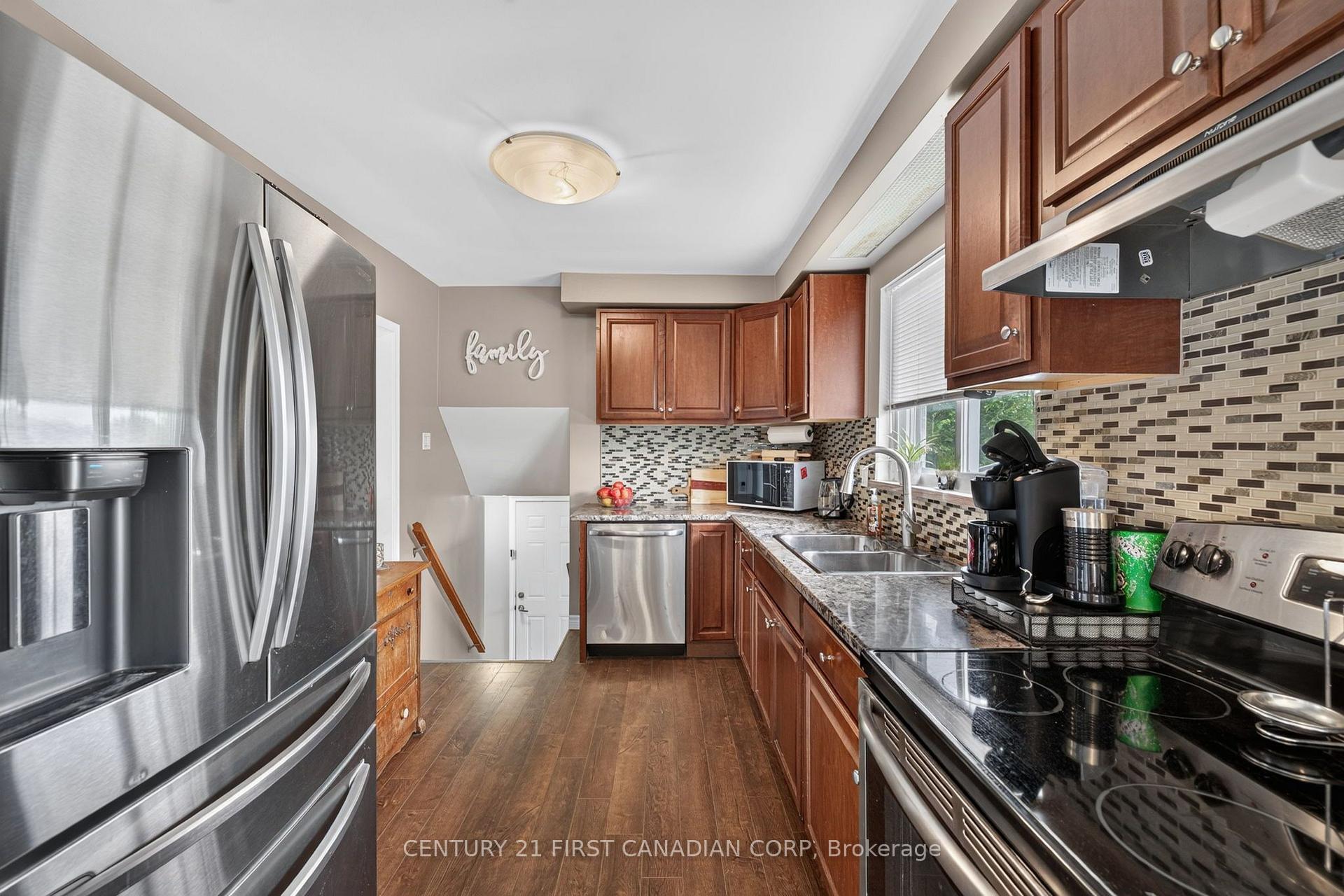 Photo 15 of 285 Panorama Crescent, London, South J — HOMEH