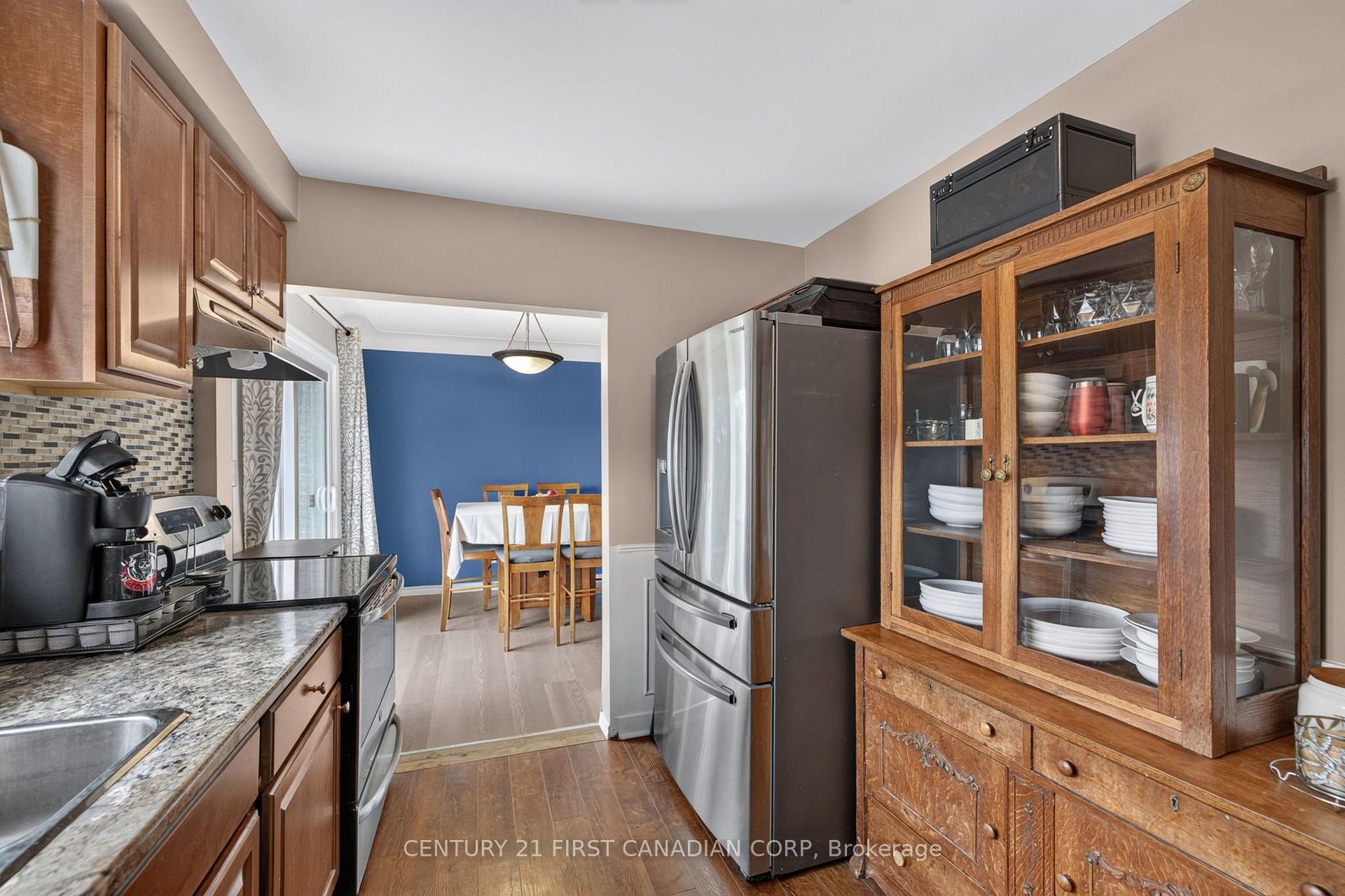 Photo 16 of 285 Panorama Crescent, London, South J — HOMEH
