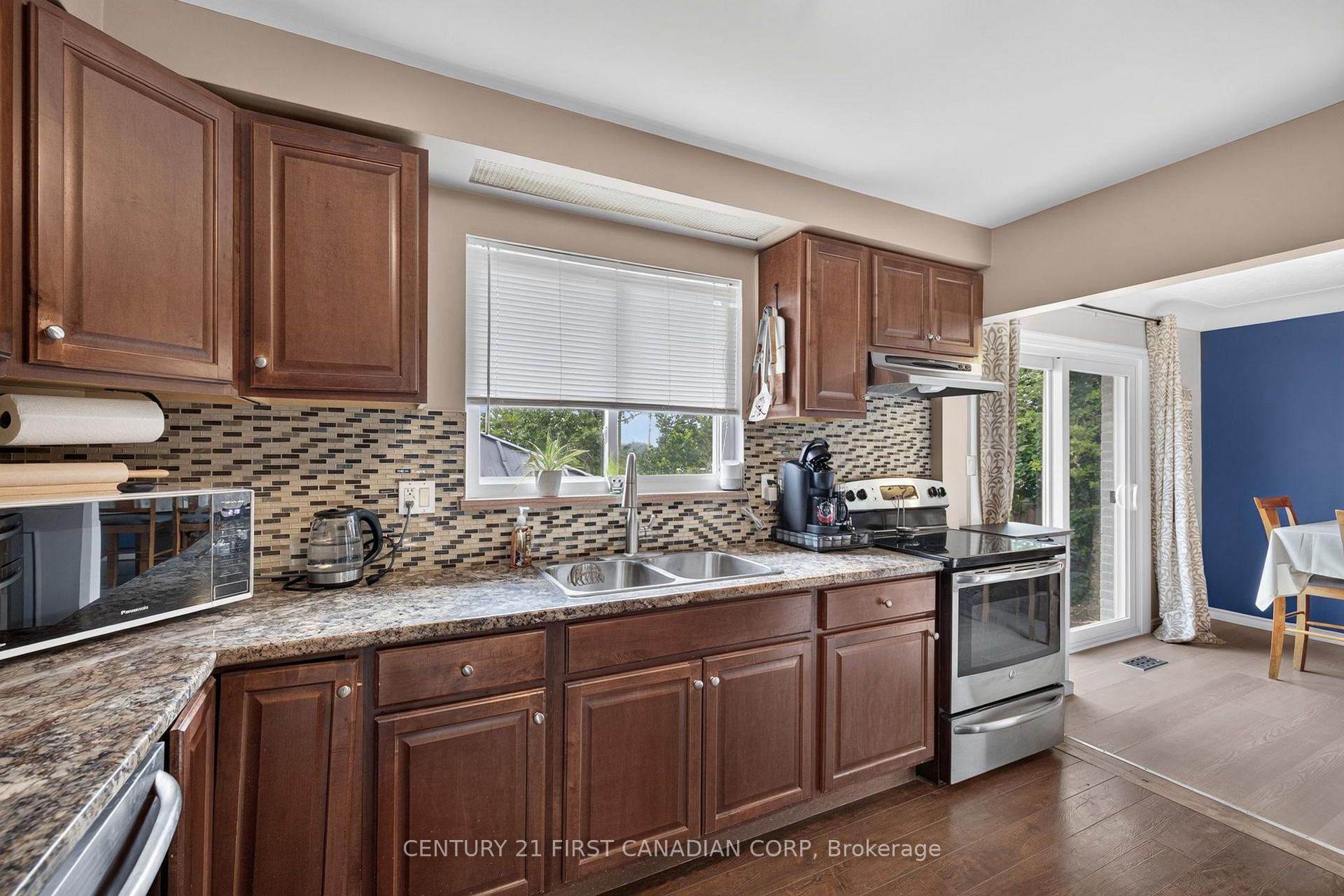 Photo 17 of 285 Panorama Crescent, London, South J — HOMEH