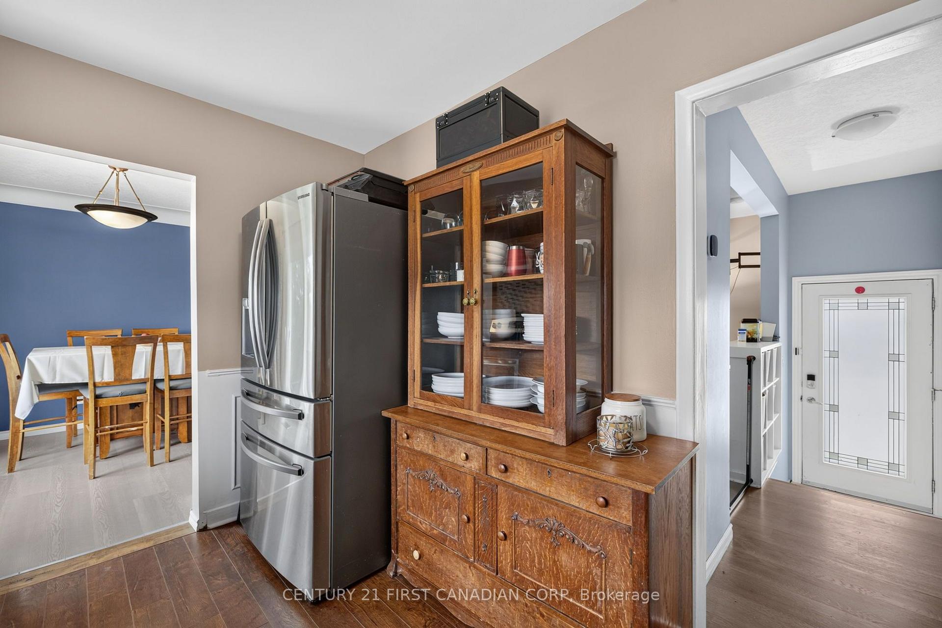 Photo 18 of 285 Panorama Crescent, London, South J — HOMEH