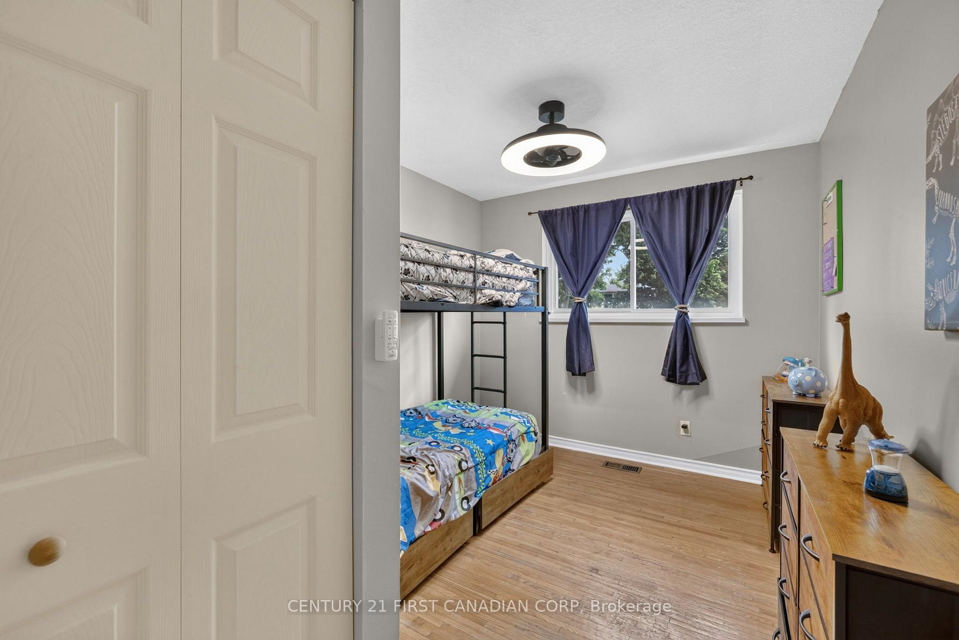 Photo 23 of 285 Panorama Crescent, London, South J — HOMEH