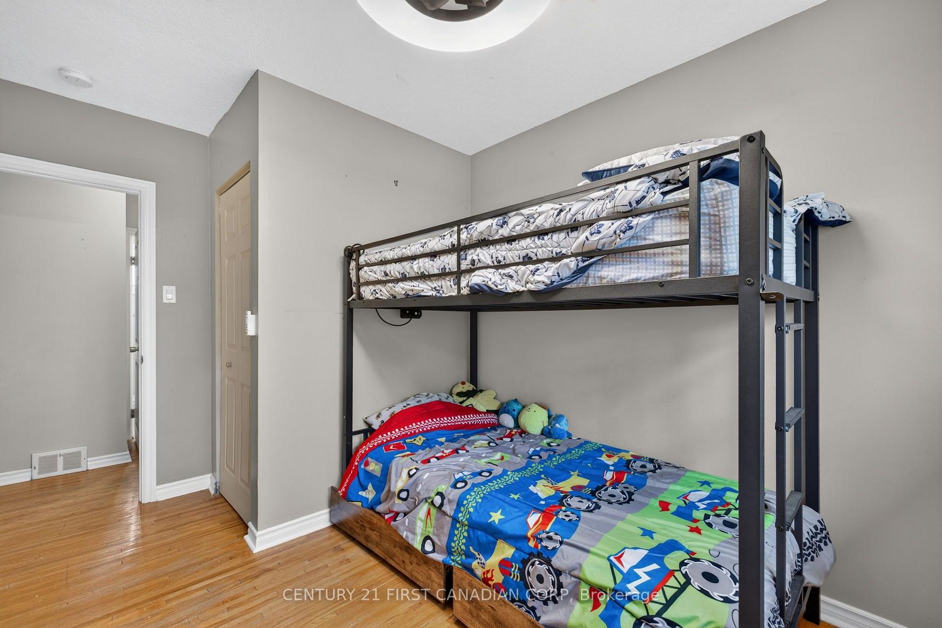 Photo 24 of 285 Panorama Crescent, London, South J — HOMEH
