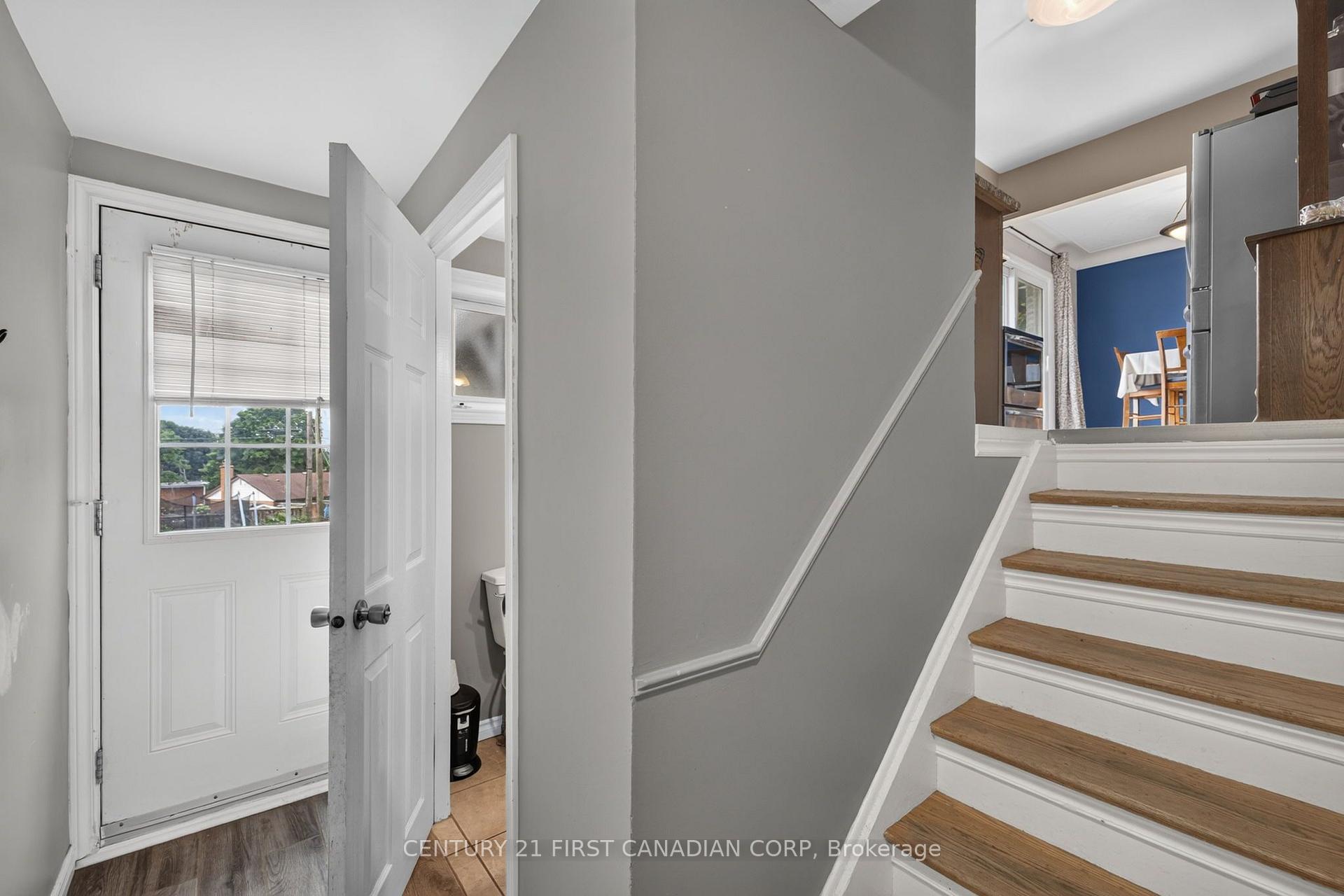 Photo 33 of 285 Panorama Crescent, London, South J — HOMEH