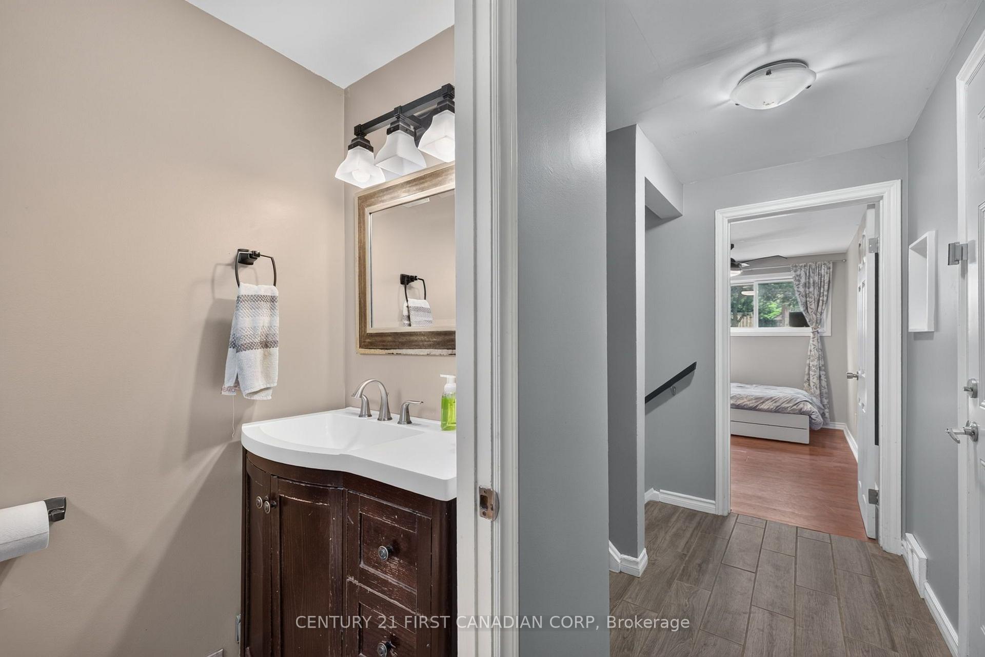 Photo 34 of 285 Panorama Crescent, London, South J — HOMEH