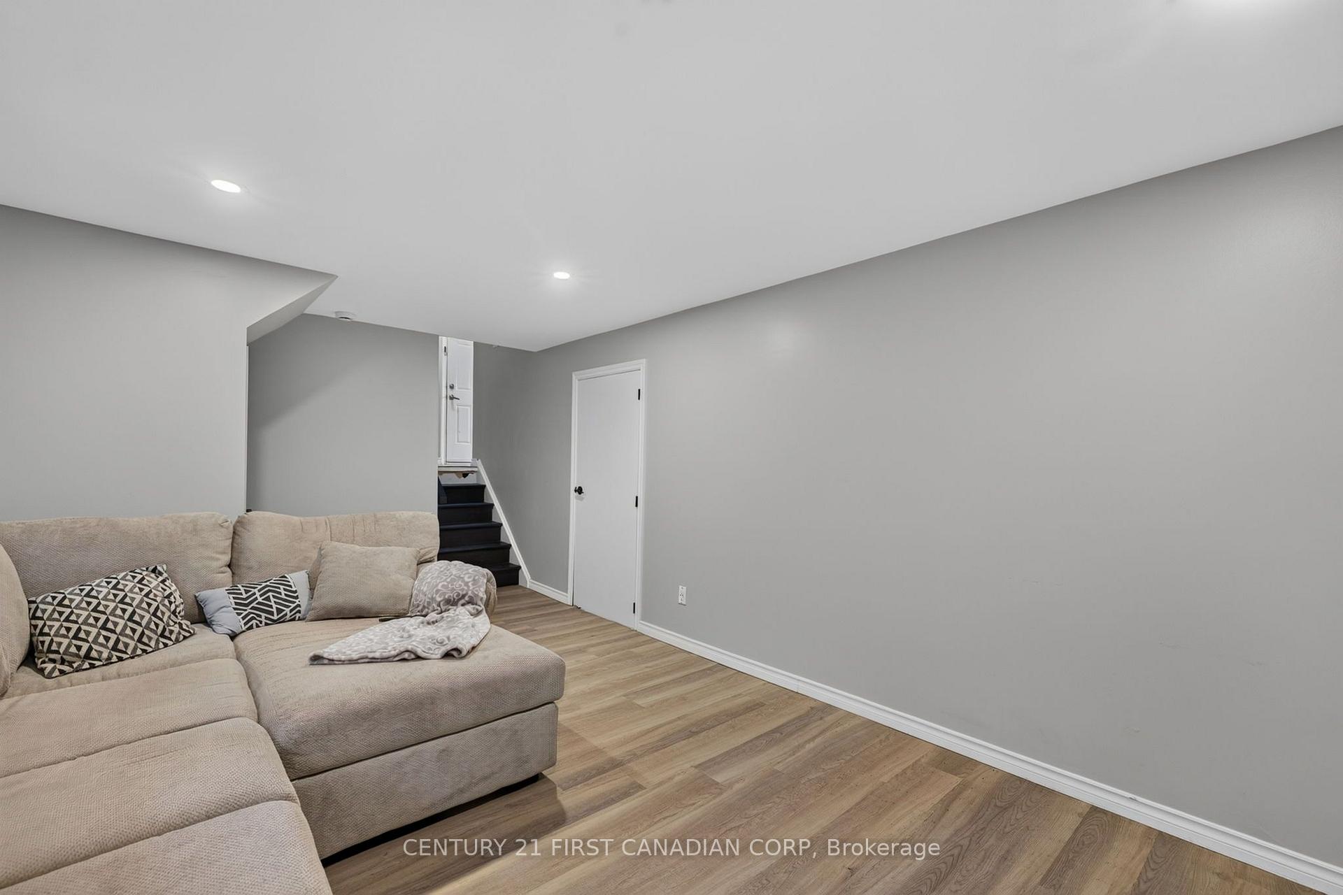 Photo 39 of 285 Panorama Crescent, London, South J — HOMEH