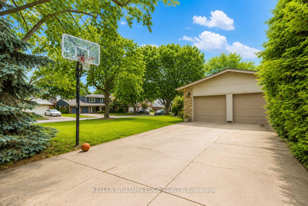 Photo 34 of 280 Penn Drive, Burlington, Roseland — HOMEH