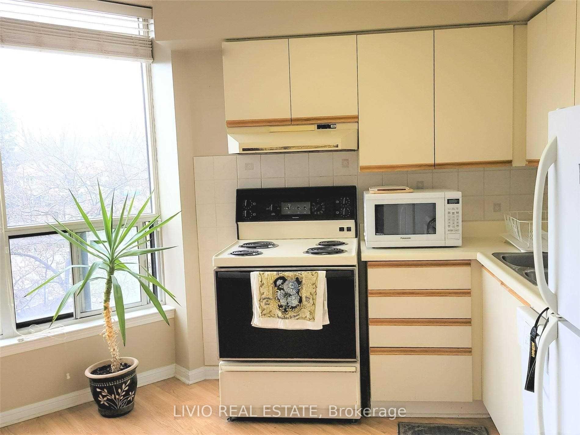 Photo 5 of Unit 310, 10 Laurelcrest Street, Brampton, Queen Street Corridor — HOMEH