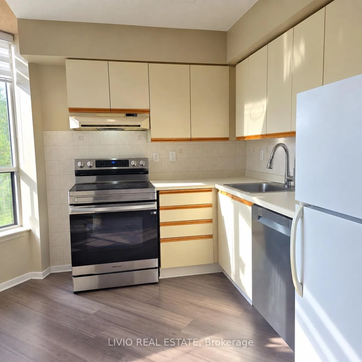 Photo 8 of Unit 310, 10 Laurelcrest Street, Brampton, Queen Street Corridor — HOMEH