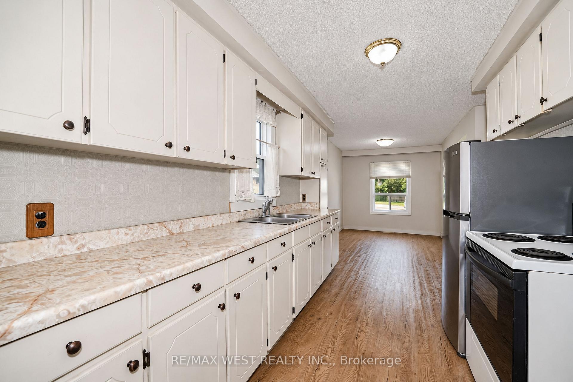 Photo 6 of 489 Dean Avenue, Oshawa, Central — HOMEH