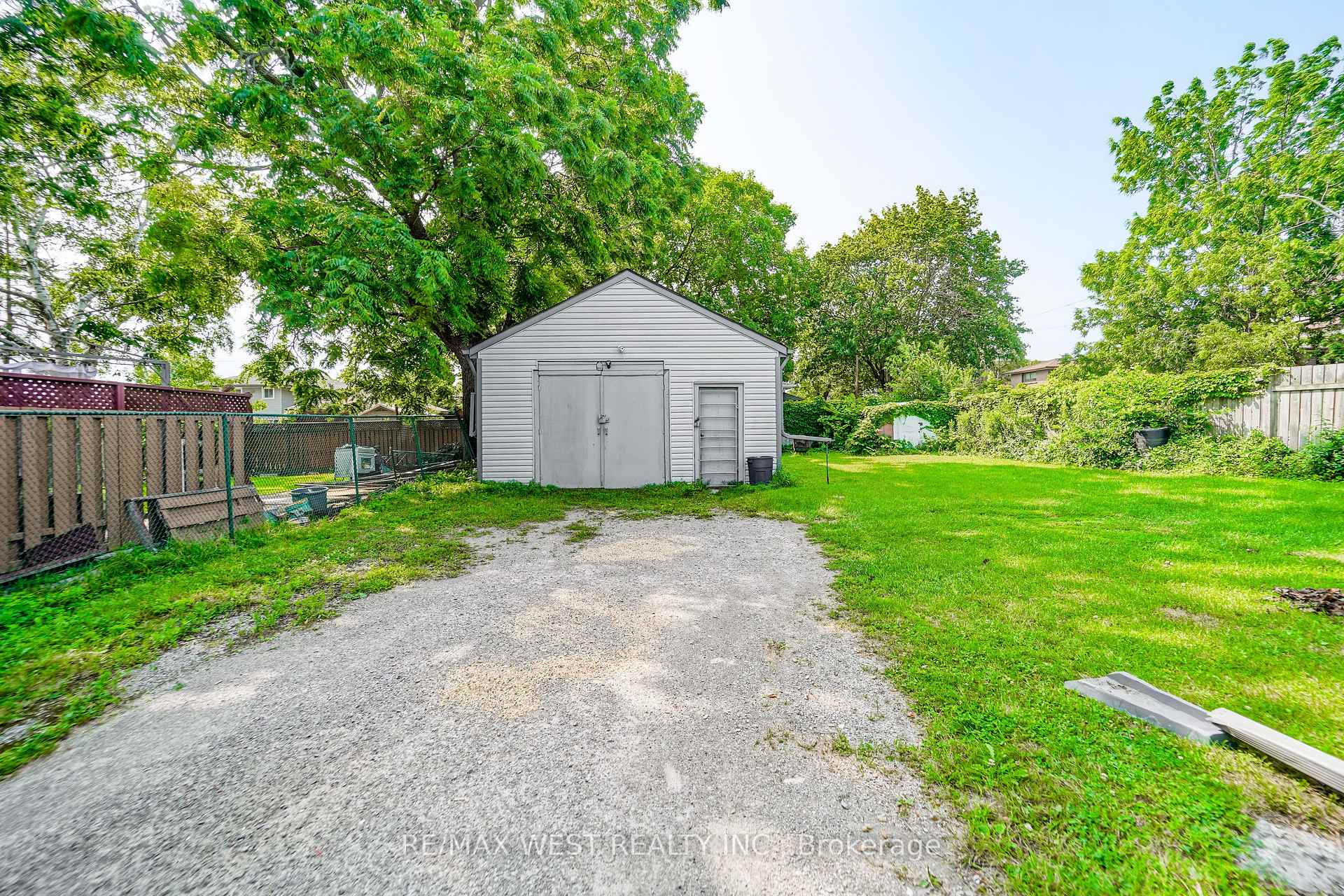 Photo 8 of 489 Dean Avenue, Oshawa, Central — HOMEH