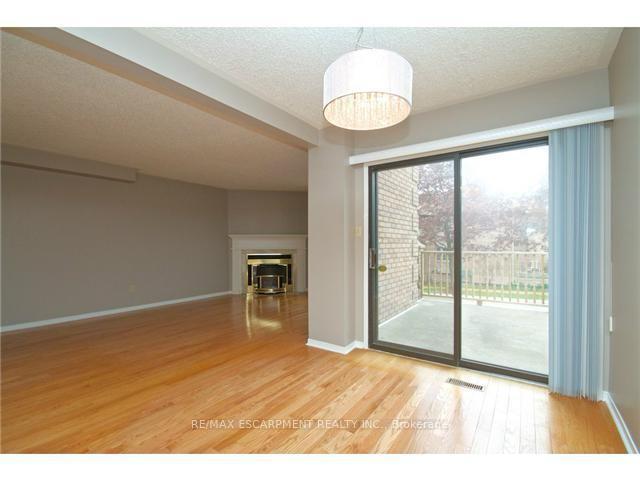 Photo 5 of Unit 38, 38 Elora Drive, Hamilton, Fessenden — HOMEH