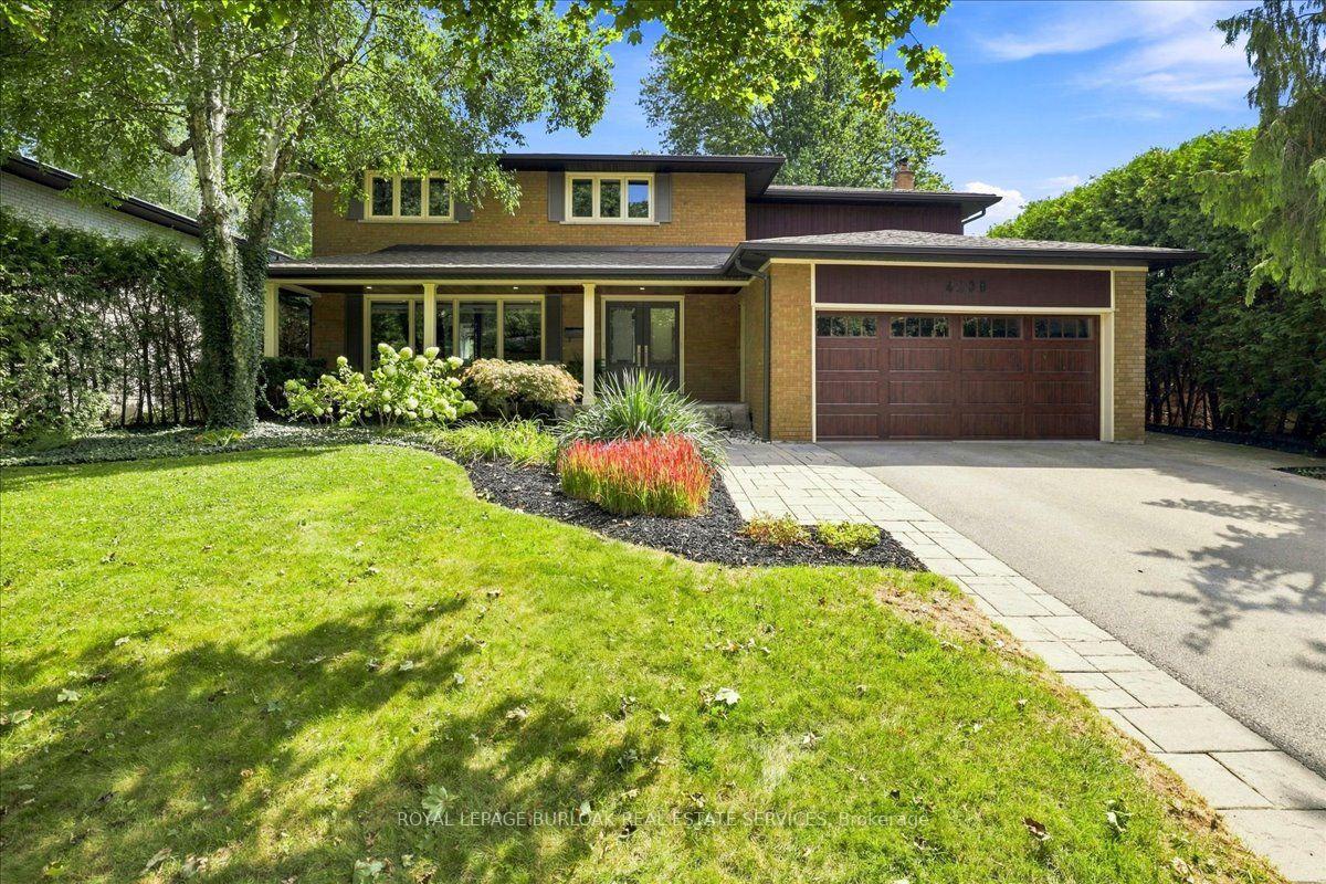 Photo 2 of 4430 Hawthorne Drive, Burlington, Shoreacres — HOMEH