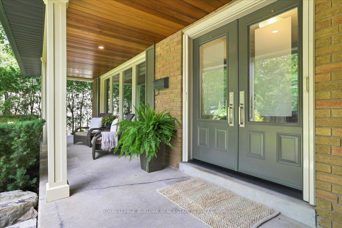 Photo 5 of 4430 Hawthorne Drive, Burlington, Shoreacres — HOMEH