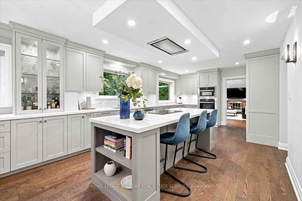 Photo 12 of 4430 Hawthorne Drive, Burlington, Shoreacres — HOMEH