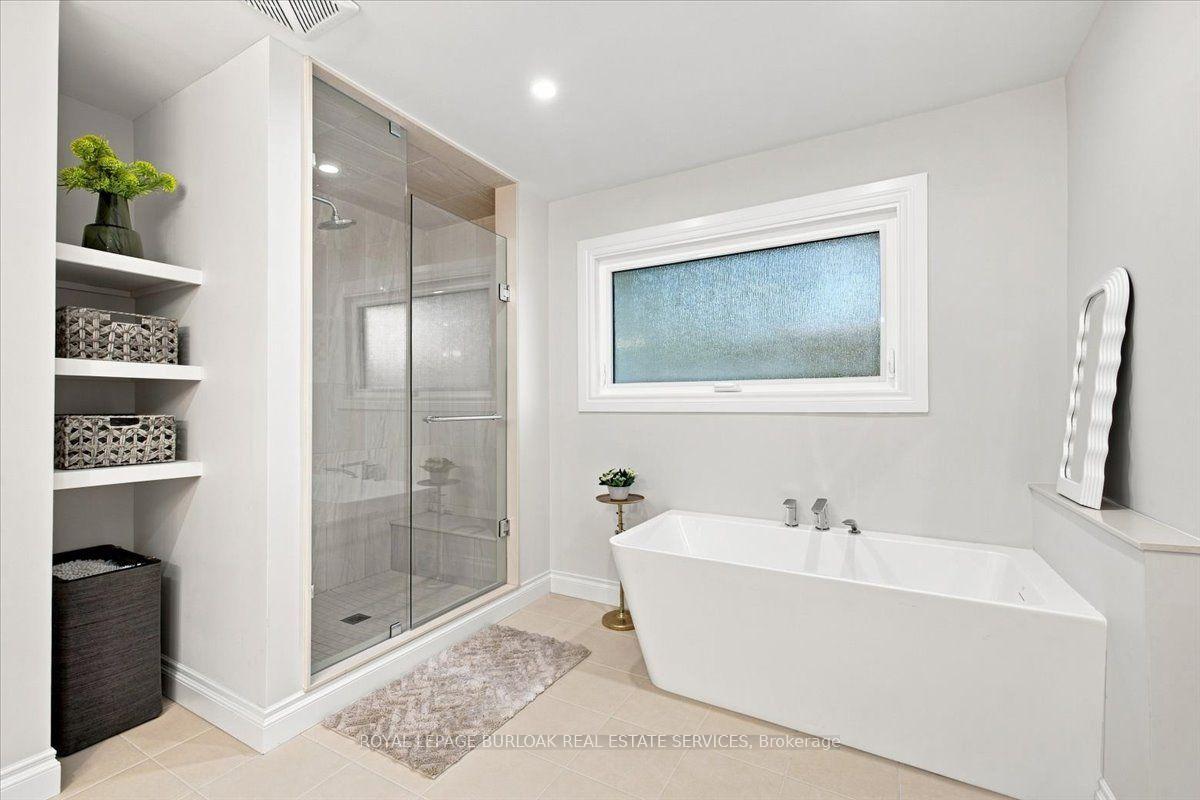 Photo 25 of 4430 Hawthorne Drive, Burlington, Shoreacres — HOMEH