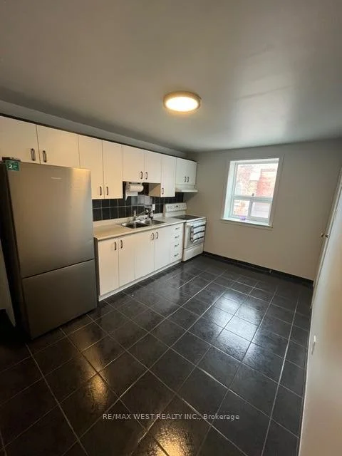 Photo 6 of Unit 2, 932 Dundas Street, Toronto, Trinity-Bellwoods — HOMEH