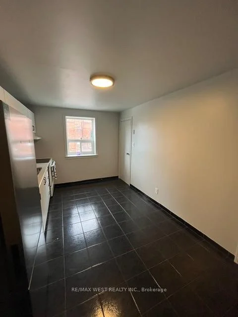 Photo 7 of Unit 2, 932 Dundas Street, Toronto, Trinity-Bellwoods — HOMEH