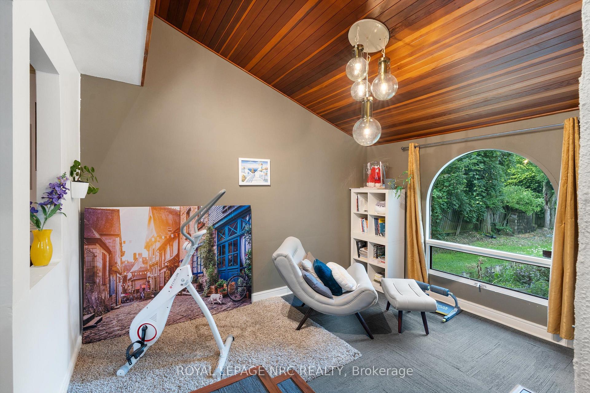 Photo 12 of 46 Adelene Crescent, St. Catharines, Glendale/Glenridge — HOMEH