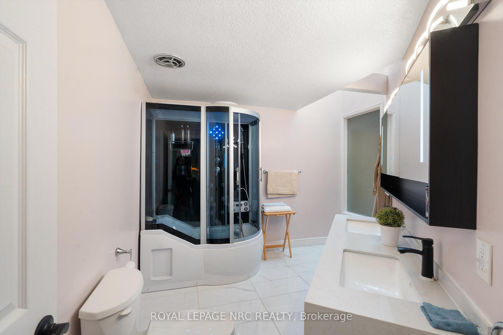 Photo 20 of 46 Adelene Crescent, St. Catharines, Glendale/Glenridge — HOMEH