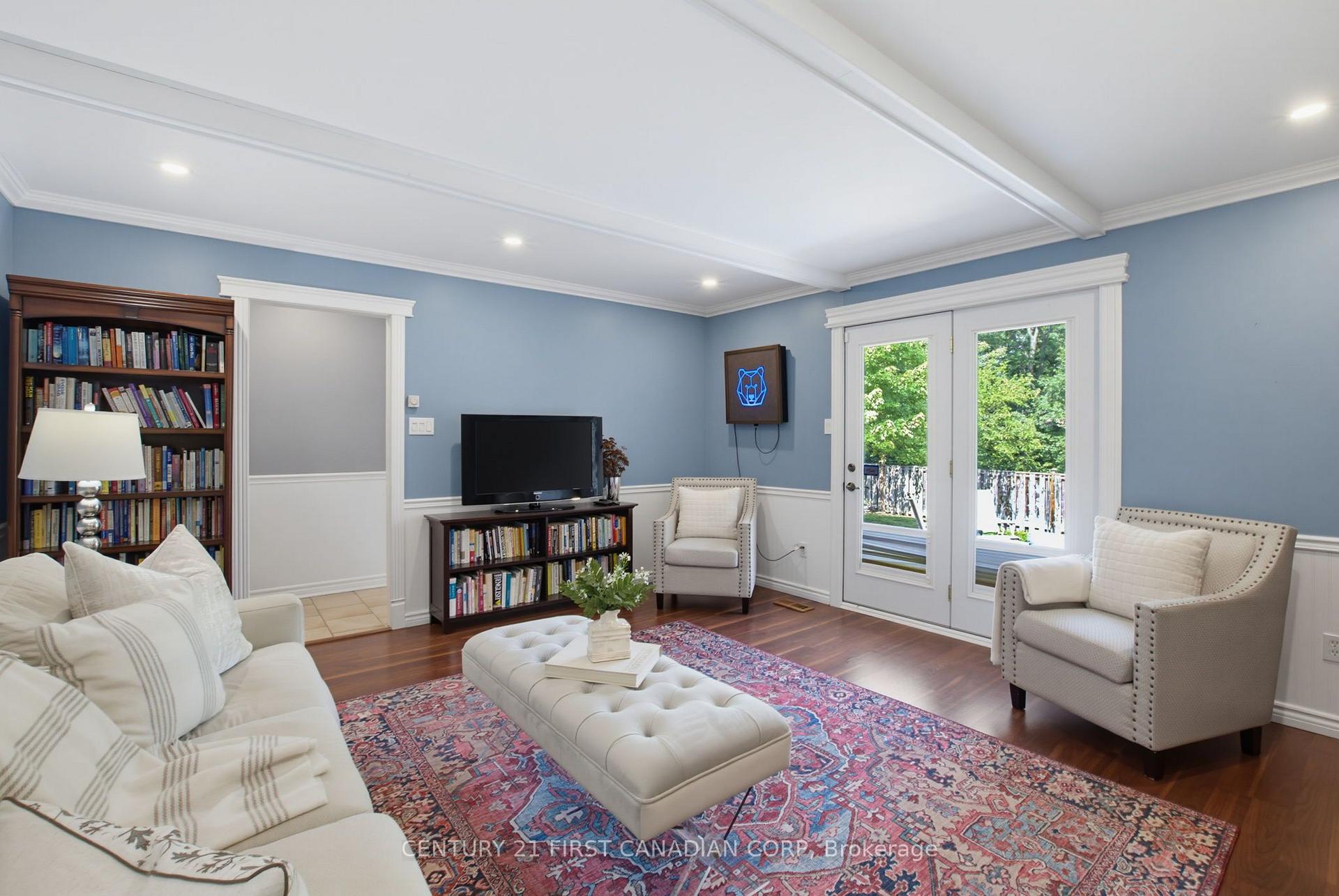 Photo 11 of 8 Meridene Crescent E, London, North G — HOMEH
