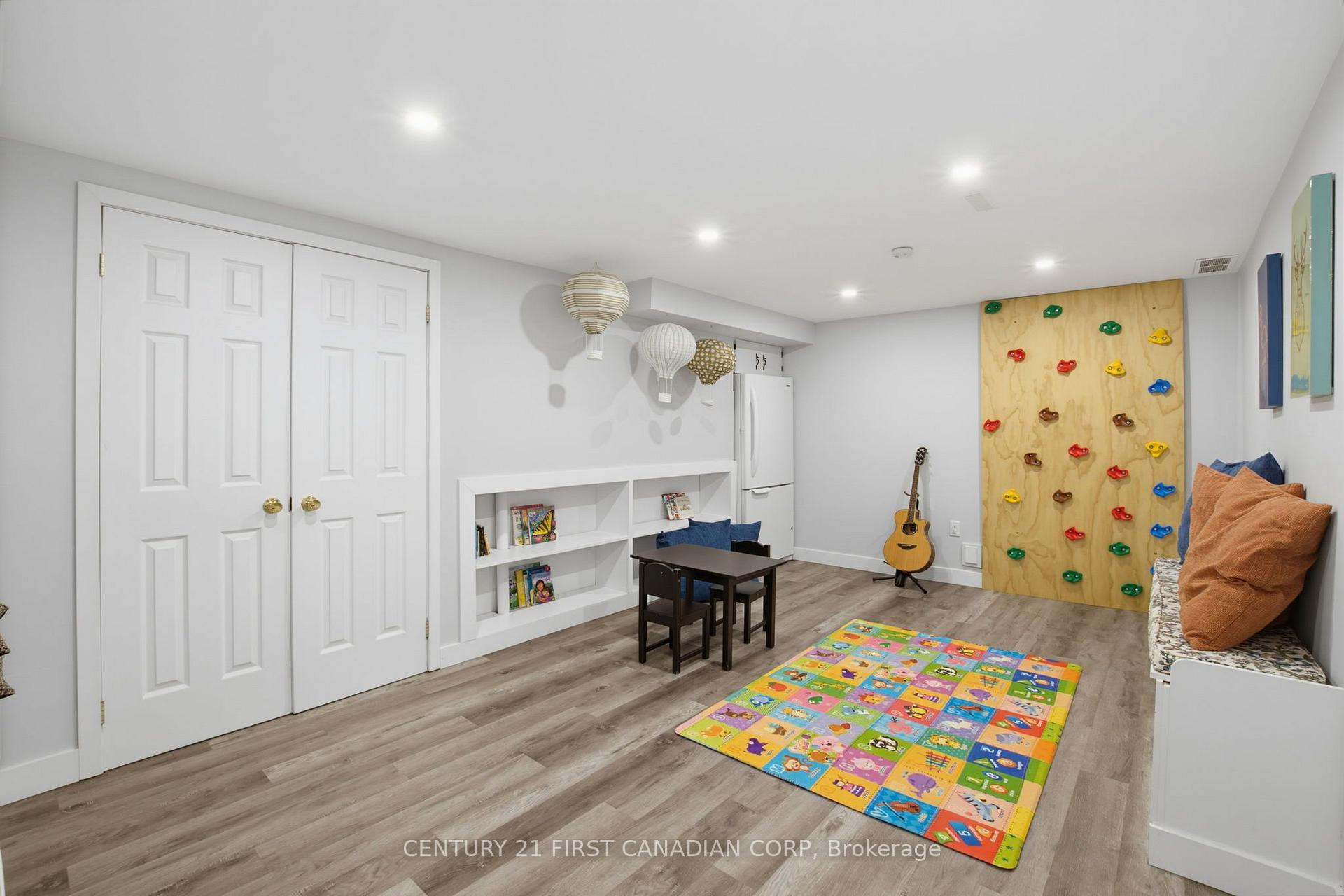 Photo 20 of 8 Meridene Crescent E, London, North G — HOMEH