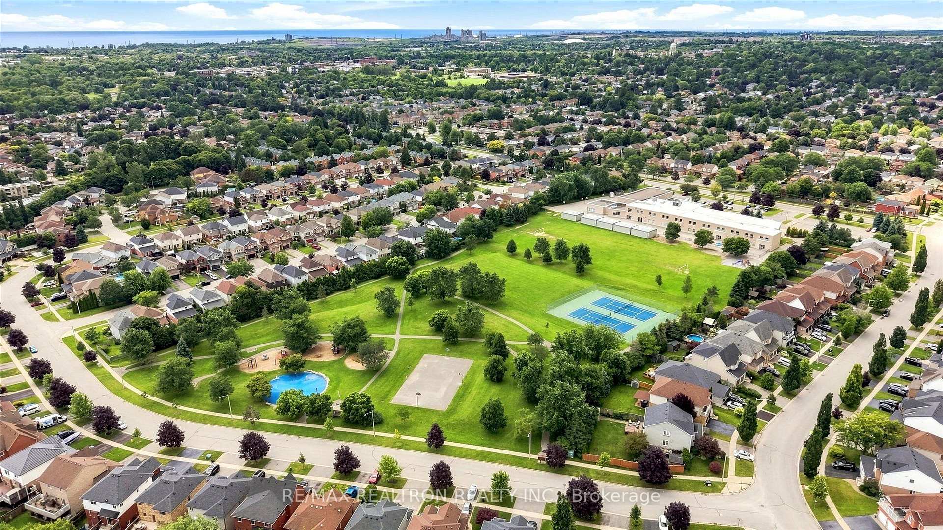 Photo 36 of 78 Hutton Place, Clarington, Bowmanville — HOMEH