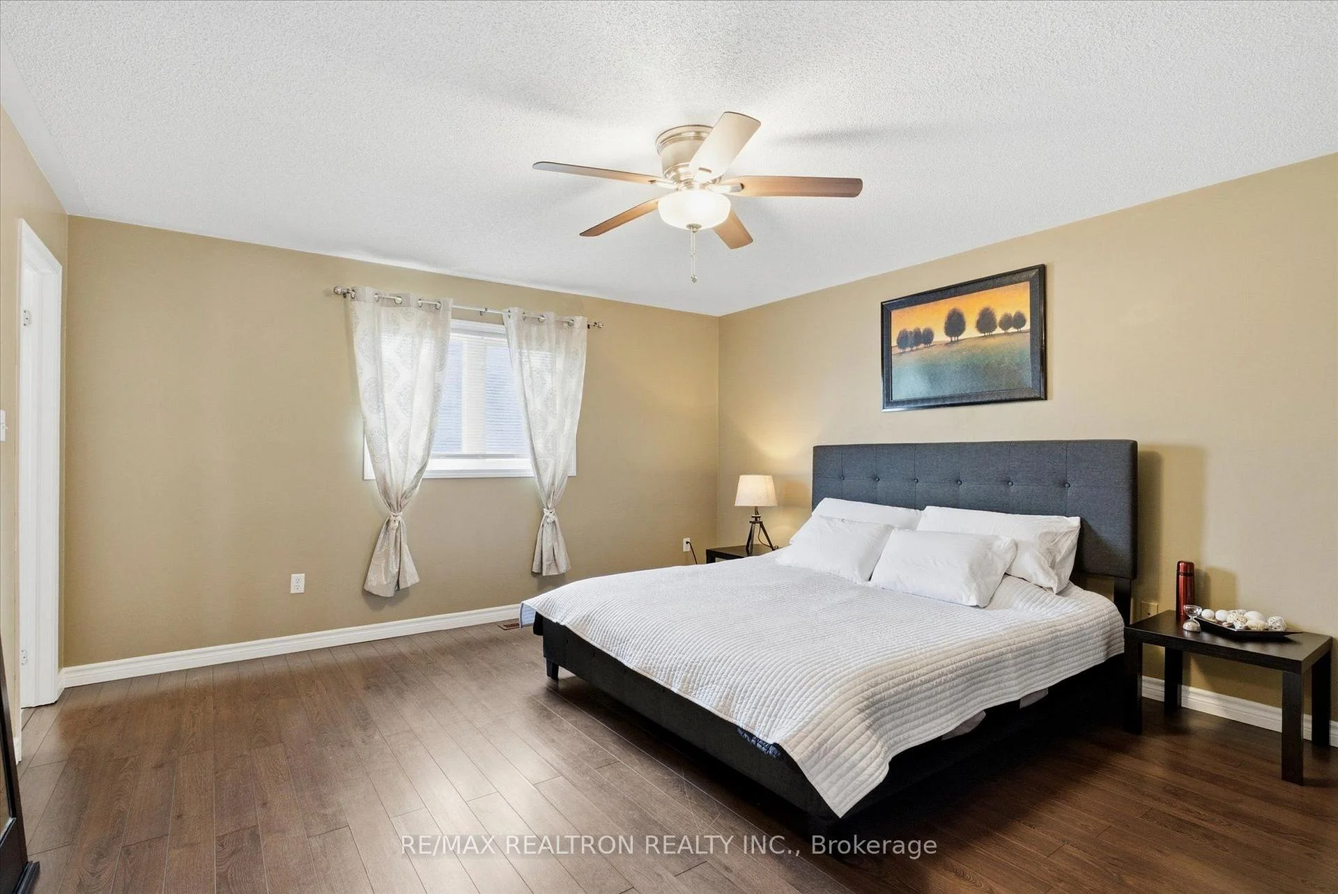 Photo 24 of 78 Hutton Place, Clarington, Bowmanville — HOMEH