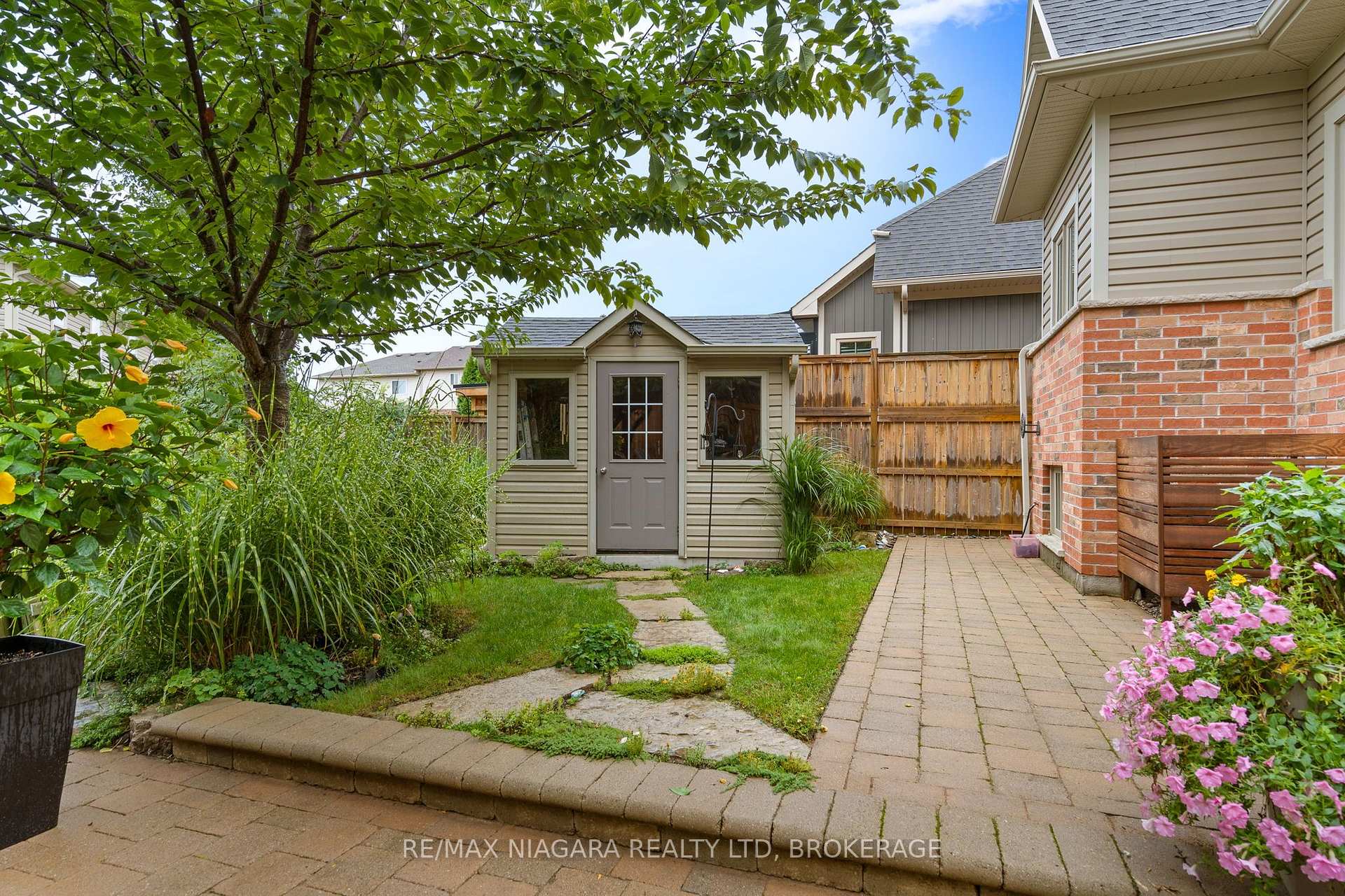Photo 40 of 303 Main Street E, Grimsby, Grimsby East — HOMEH