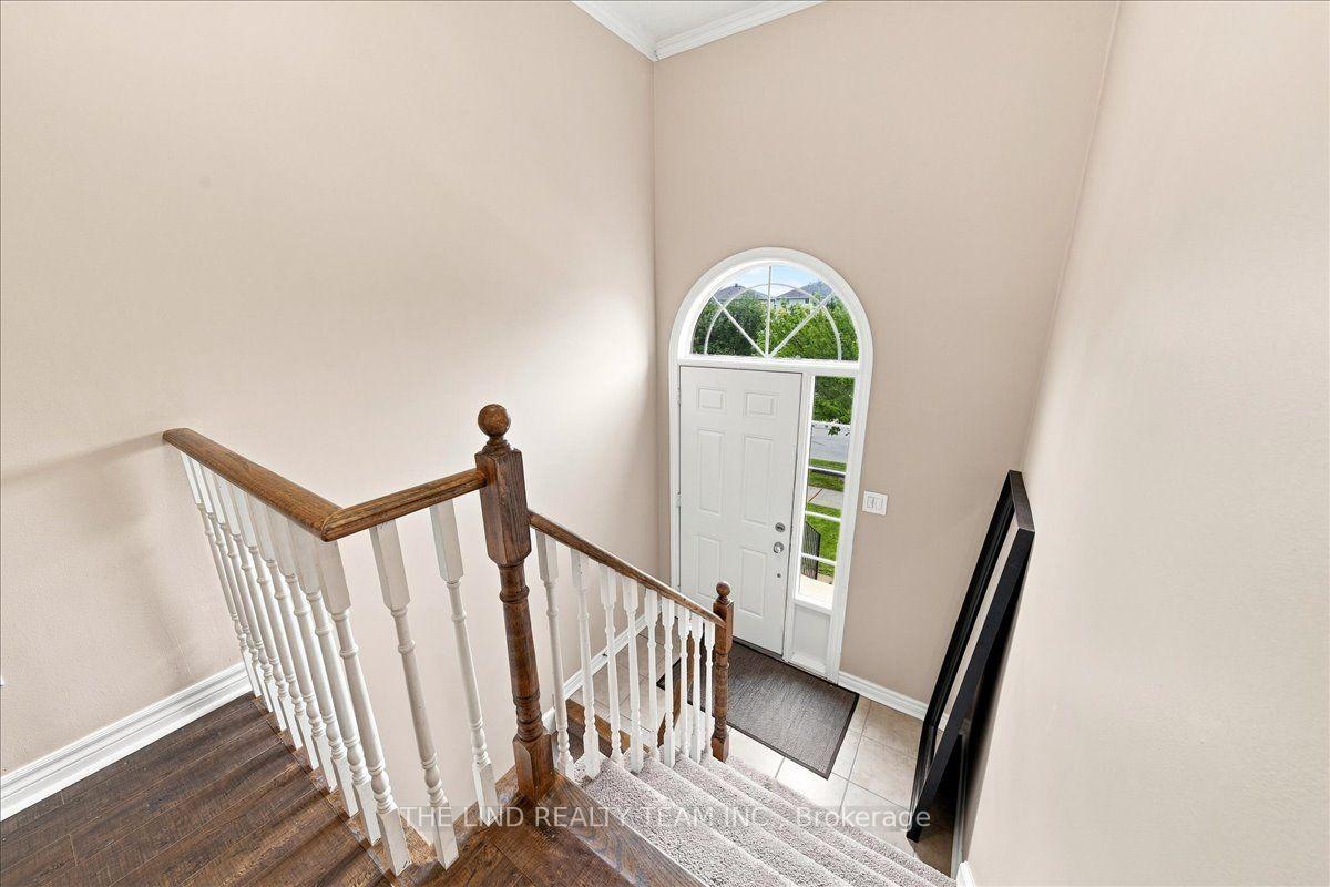 Photo 5 of 61 Mcintyre Drive, Barrie, Ardagh — HOMEH