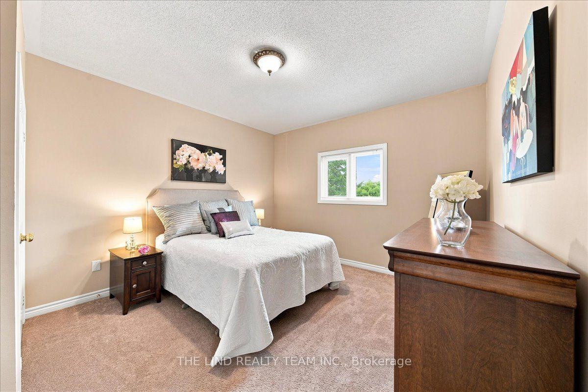 Photo 16 of 61 Mcintyre Drive, Barrie, Ardagh — HOMEH