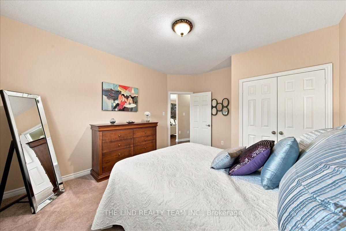Photo 17 of 61 Mcintyre Drive, Barrie, Ardagh — HOMEH