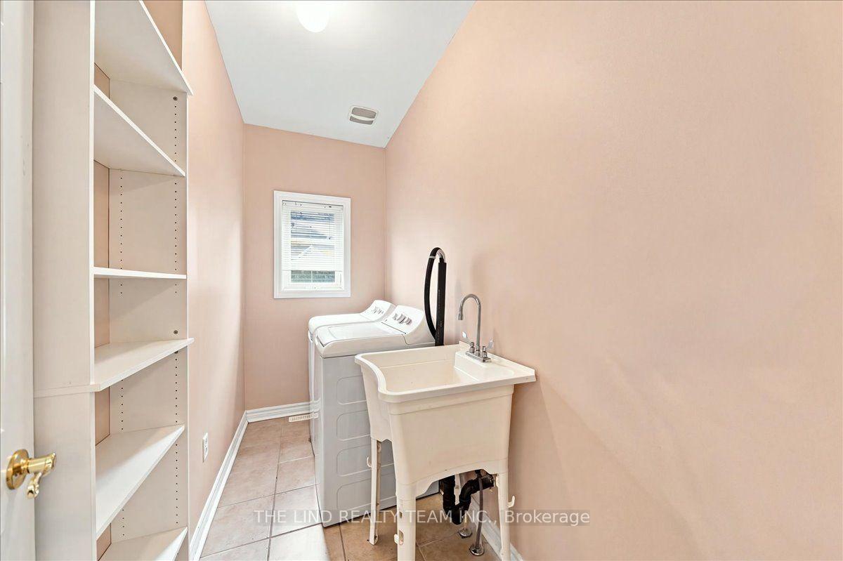 Photo 18 of 61 Mcintyre Drive, Barrie, Ardagh — HOMEH