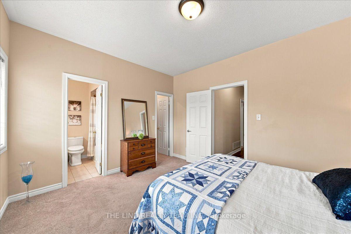 Photo 24 of 61 Mcintyre Drive, Barrie, Ardagh — HOMEH