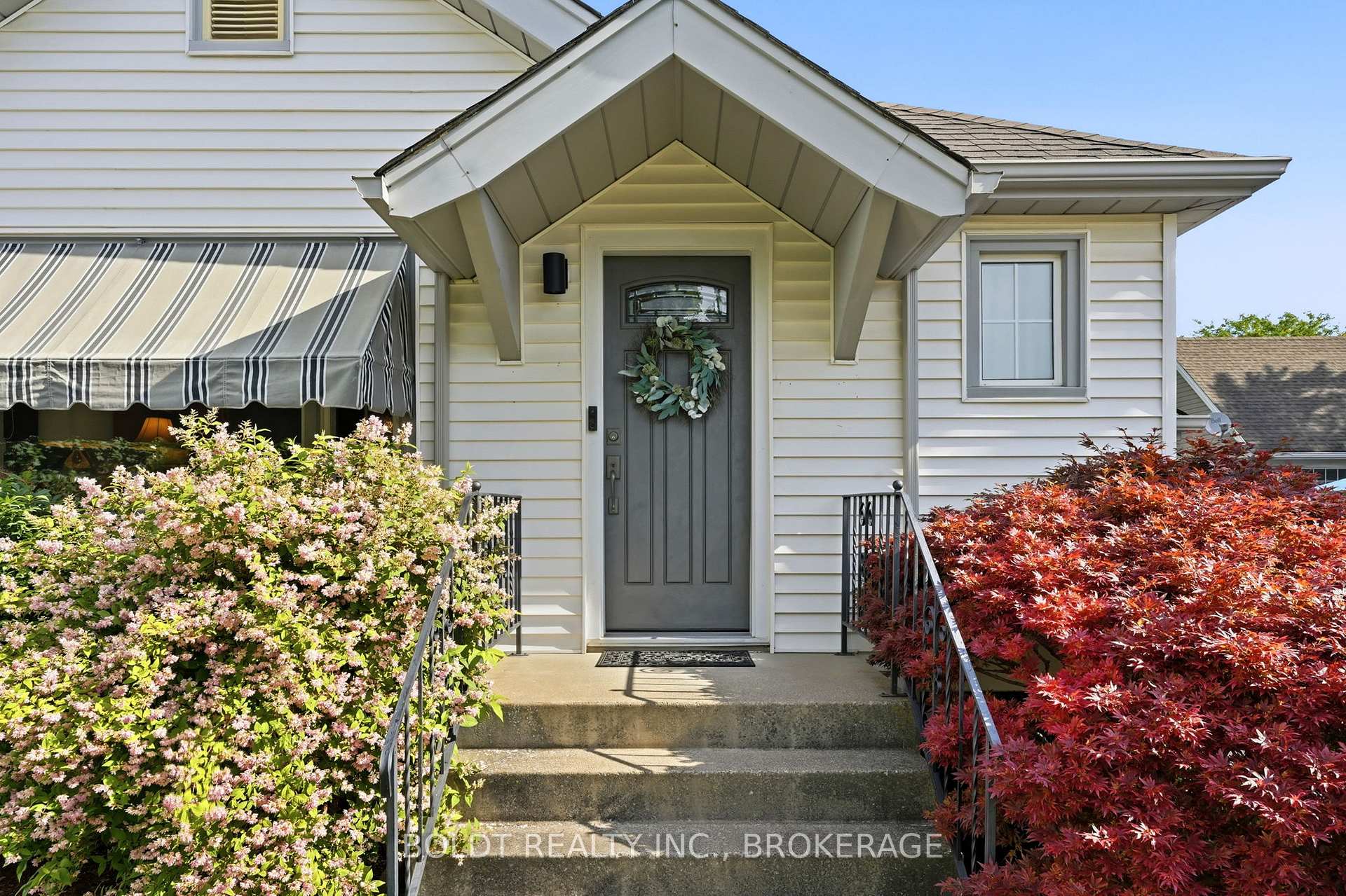 Photo 2 of 9 Woodgate Avenue, St. Catharines, Old Glenridge — HOMEH