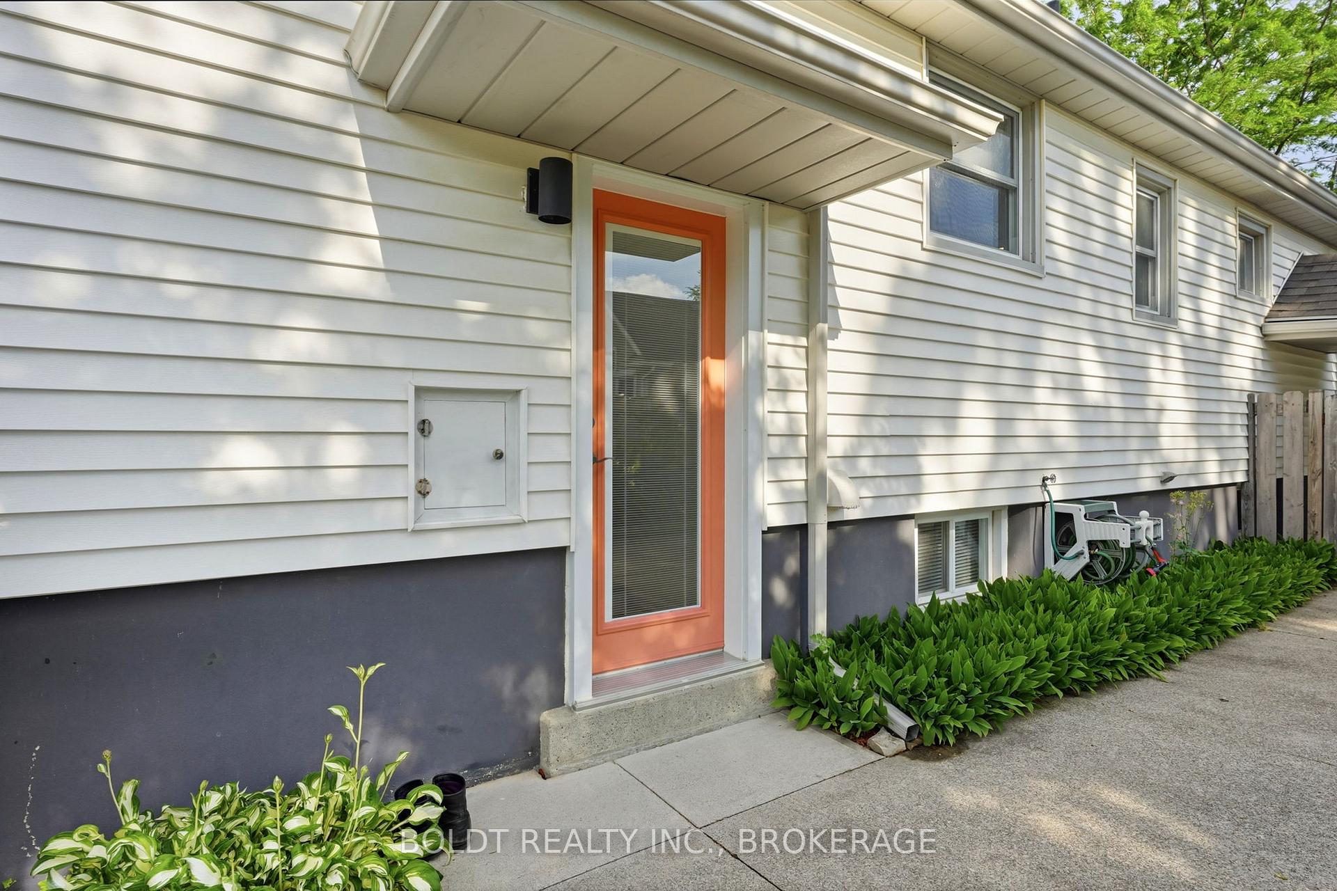 Photo 4 of 9 Woodgate Avenue, St. Catharines, Old Glenridge — HOMEH