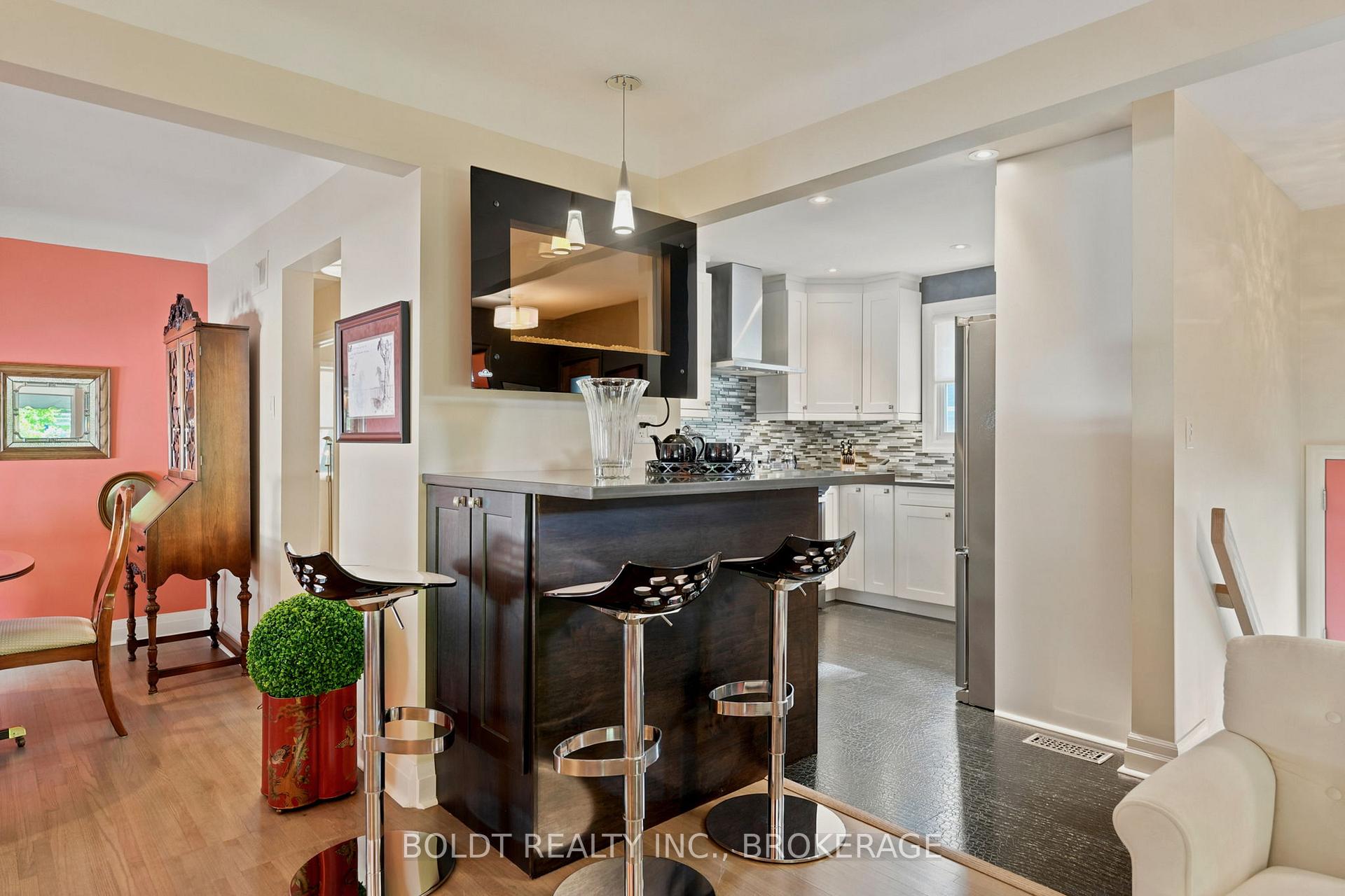 Photo 12 of 9 Woodgate Avenue, St. Catharines, Old Glenridge — HOMEH
