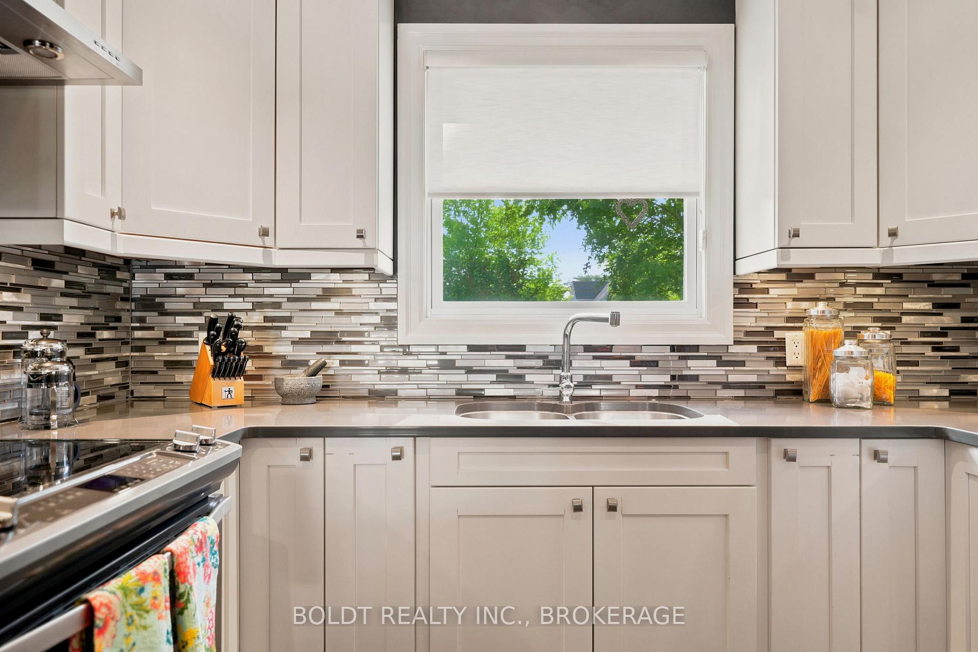 Photo 15 of 9 Woodgate Avenue, St. Catharines, Old Glenridge — HOMEH