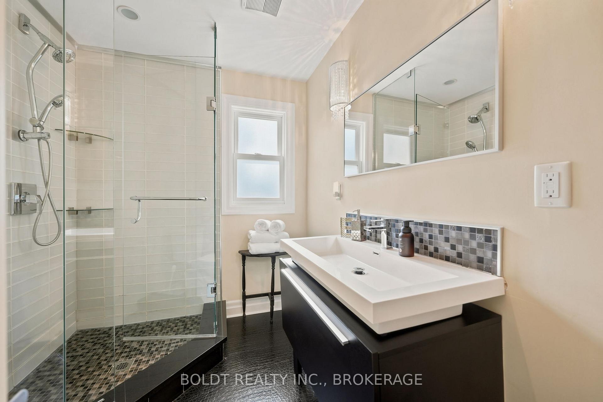 Photo 16 of 9 Woodgate Avenue, St. Catharines, Old Glenridge — HOMEH