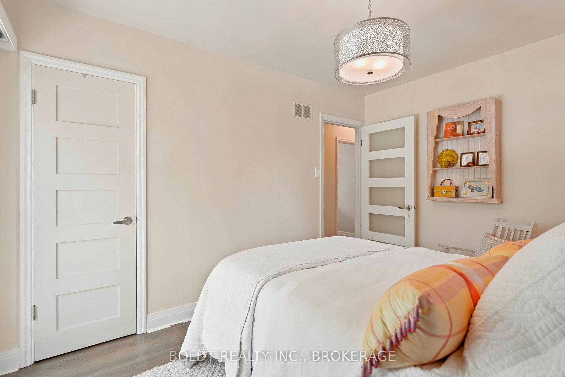 Photo 20 of 9 Woodgate Avenue, St. Catharines, Old Glenridge — HOMEH