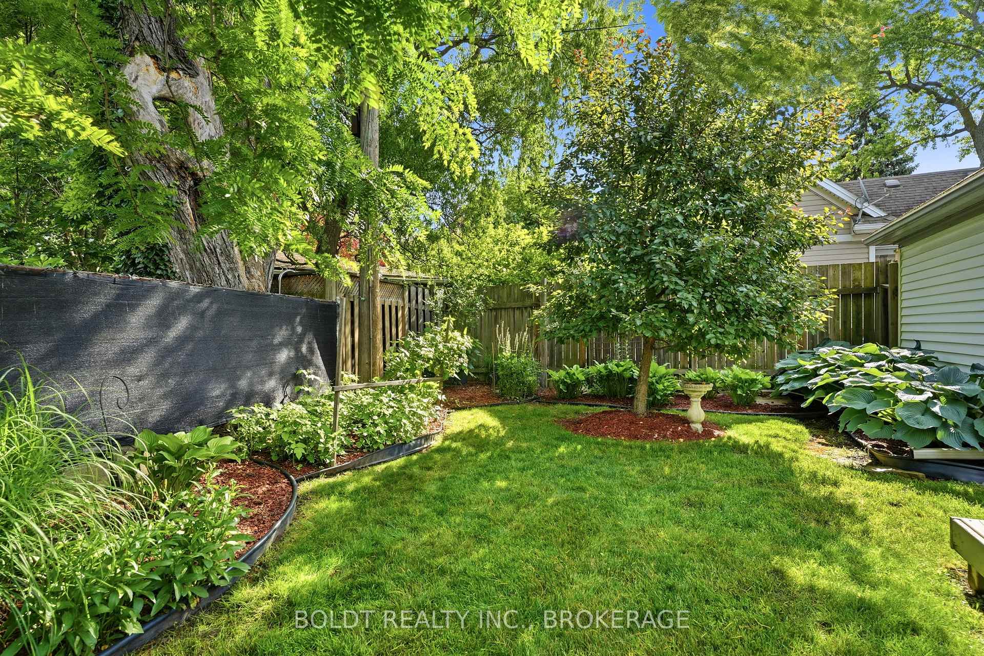 Photo 33 of 9 Woodgate Avenue, St. Catharines, Old Glenridge — HOMEH
