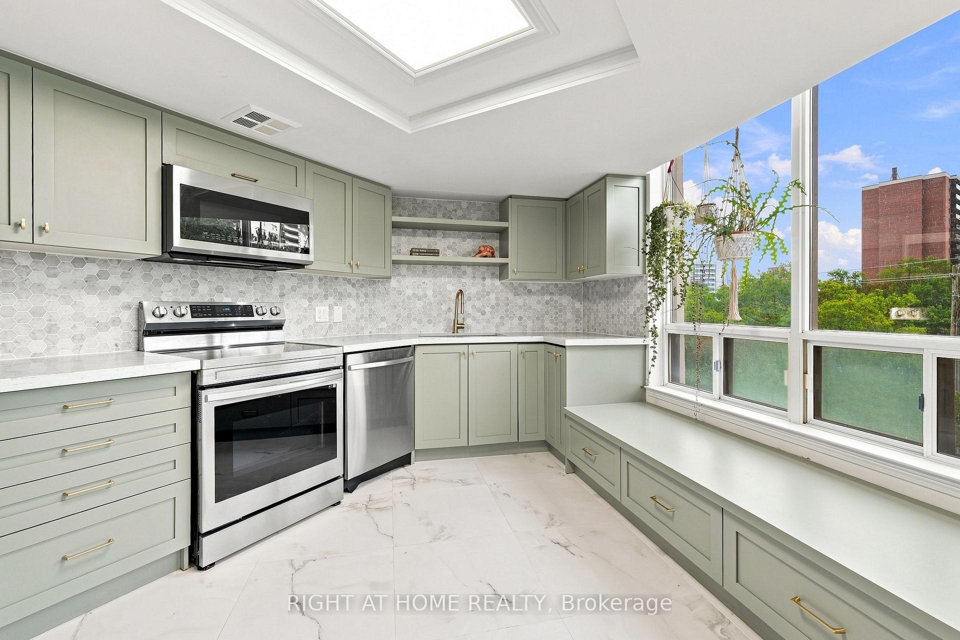 Front of Unit 411, 1101 Steeles Avenue W