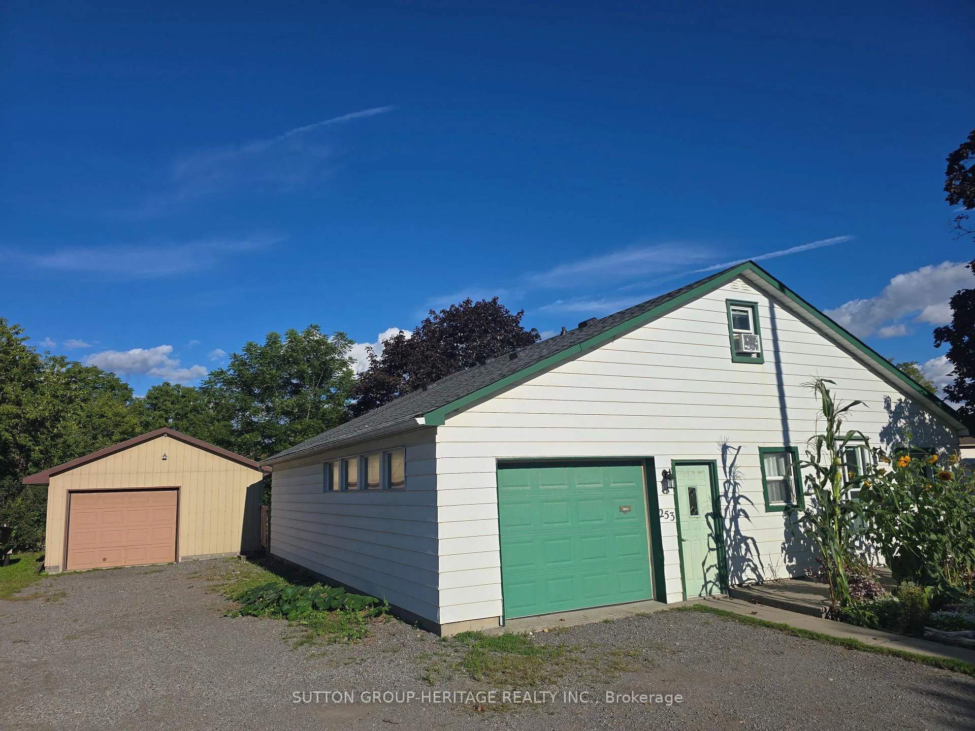Photo 4 of 253 Sidney Street, Quinte West, Trenton Ward — HOMEH