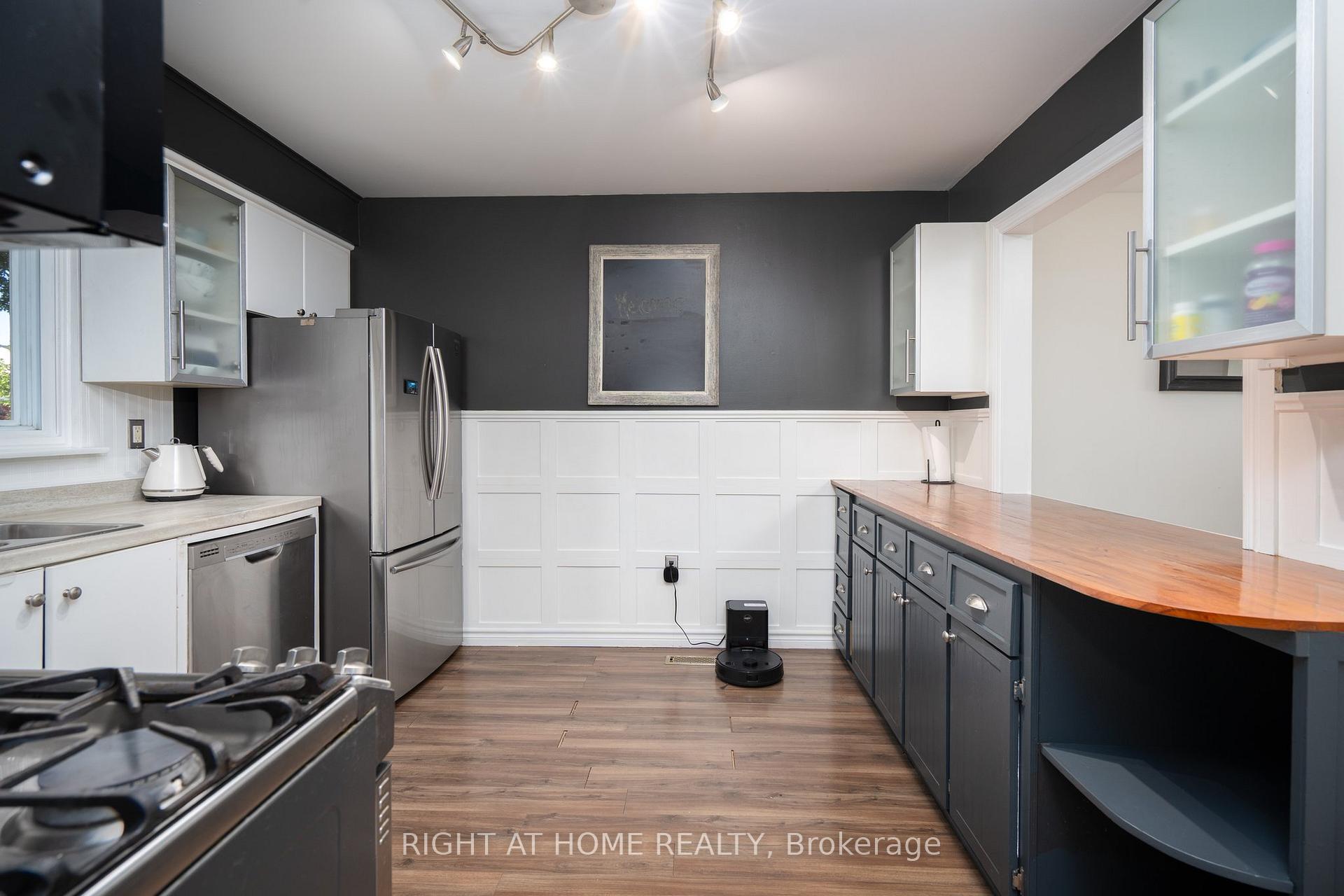 Photo 4 of 1306 Fenelon Crescent, Oshawa, Lakeview — HOMEH