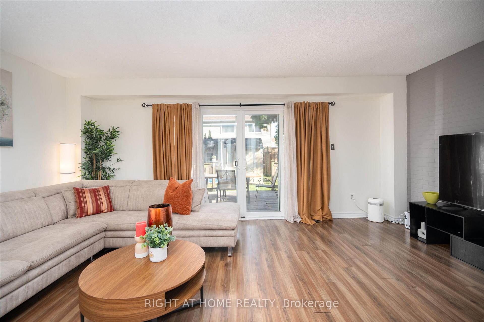 Photo 8 of 1306 Fenelon Crescent, Oshawa, Lakeview — HOMEH