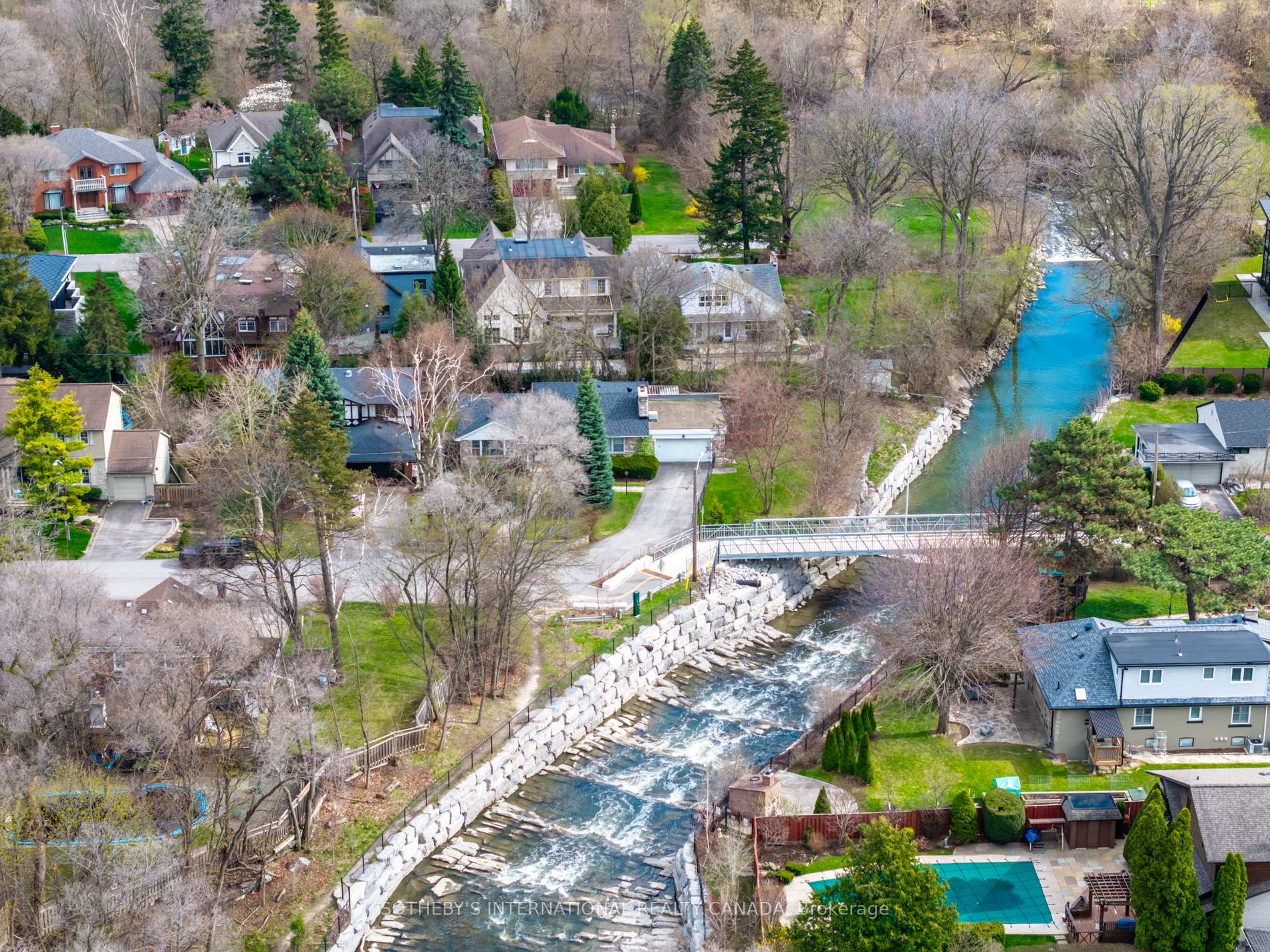 Photo 3 of 55 Van Dusen Boulevard, Etobicoke, Stonegate-Queensway — HOMEH