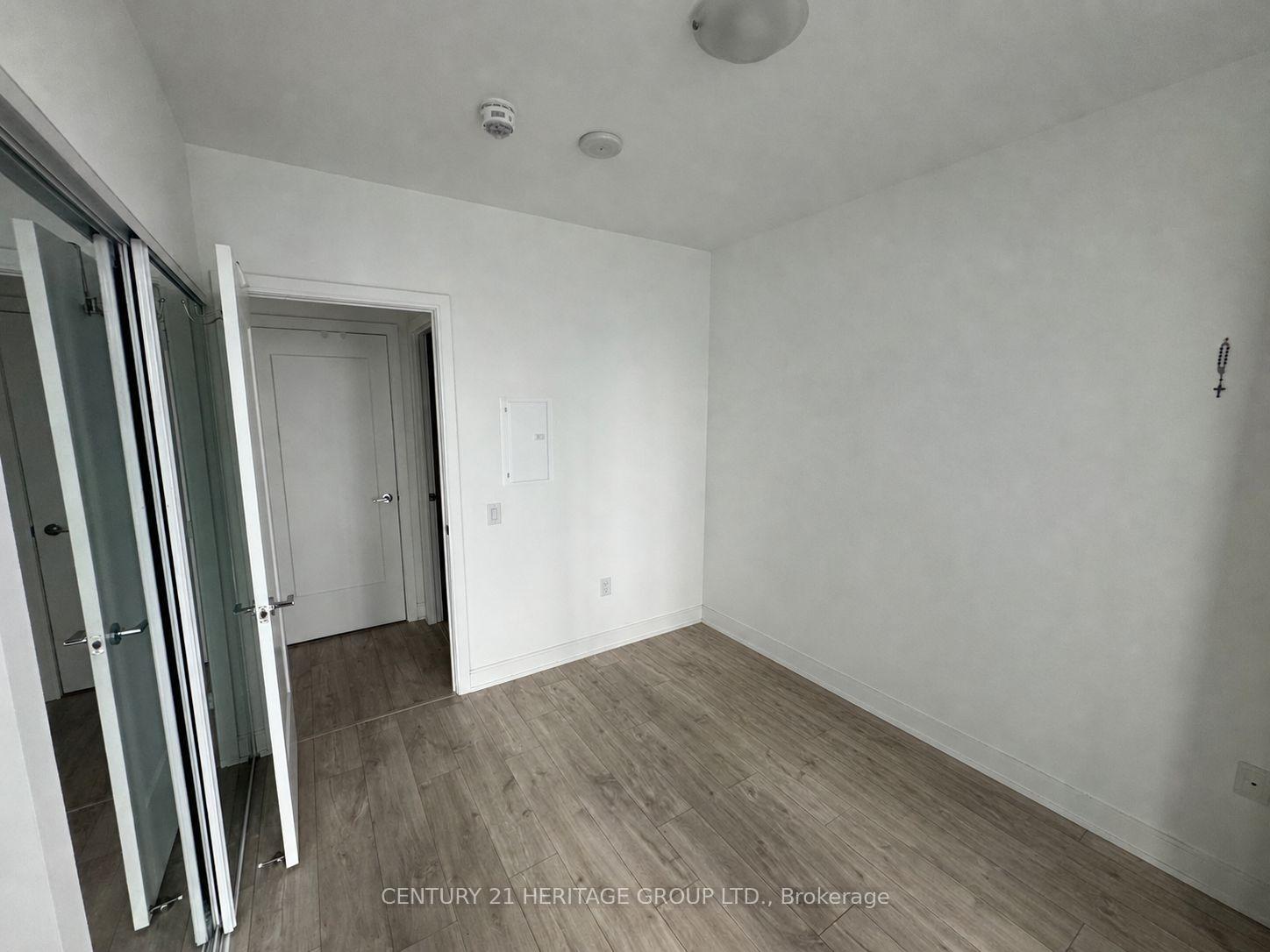 Photo 5 of Unit 402, 65 Annie Craig Drive, Etobicoke, Mimico — HOMEH