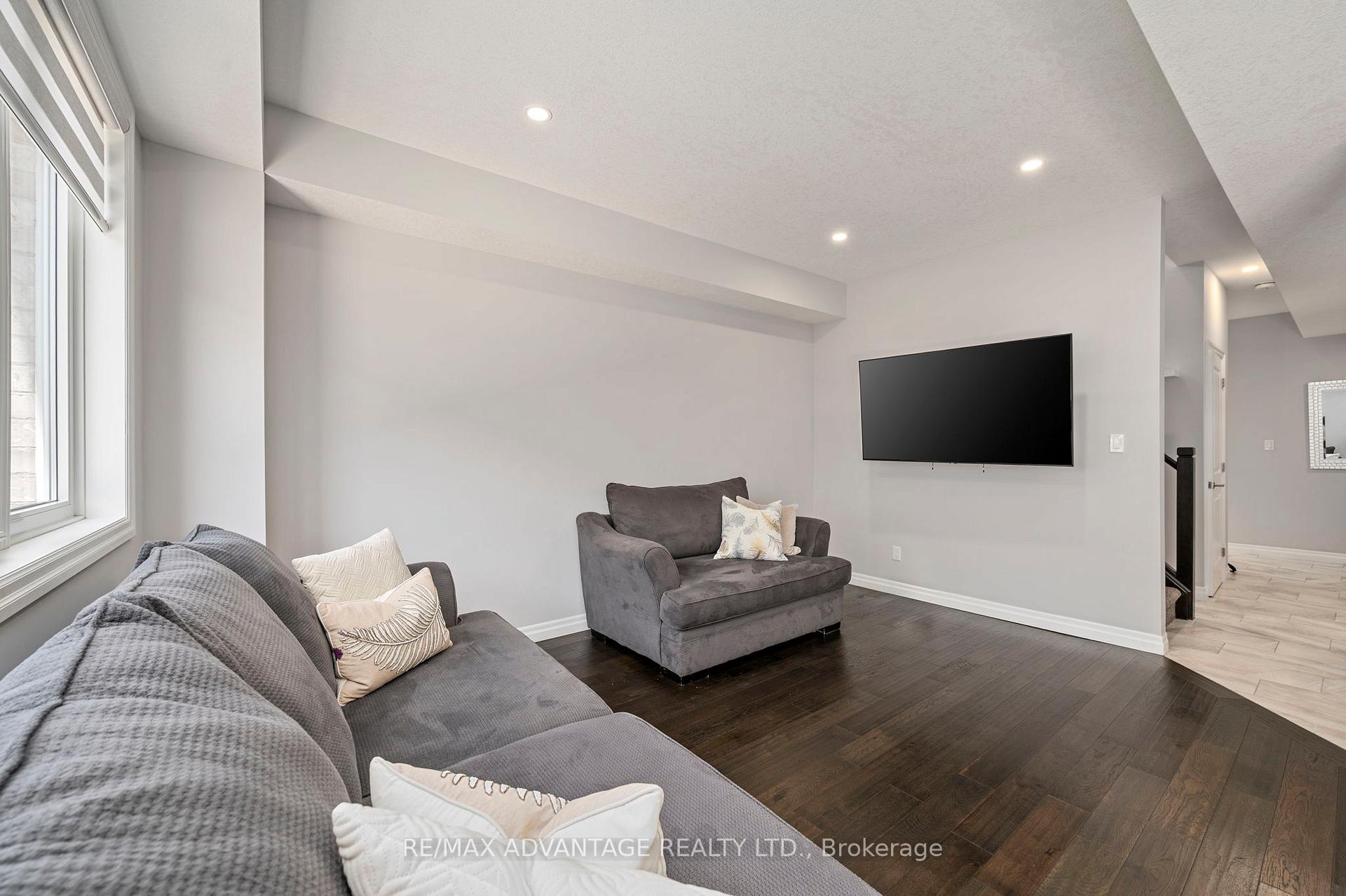 Photo 11 of 587 Freeport Street, London, North E — HOMEH