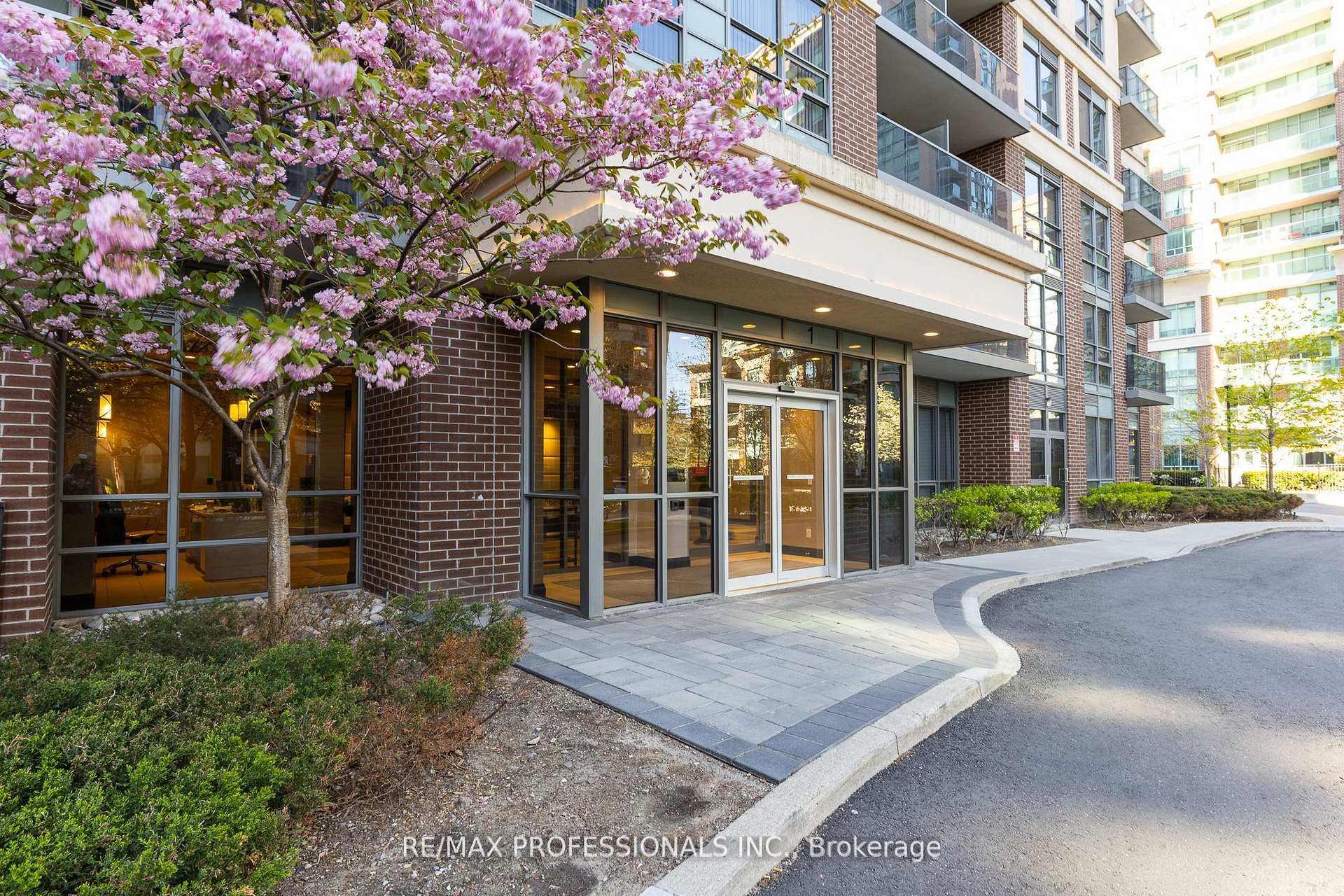 Photo 5 of Unit 101, 1 Michael Power Place, Etobicoke, Islington-City Centre West — HOMEH